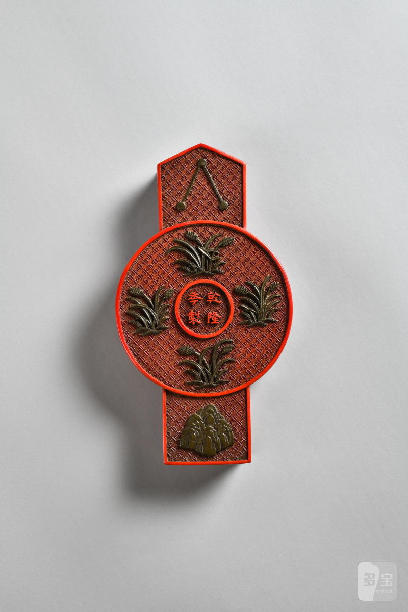 清乾隆 剔彩锦纹圭璧式盒 - 图3